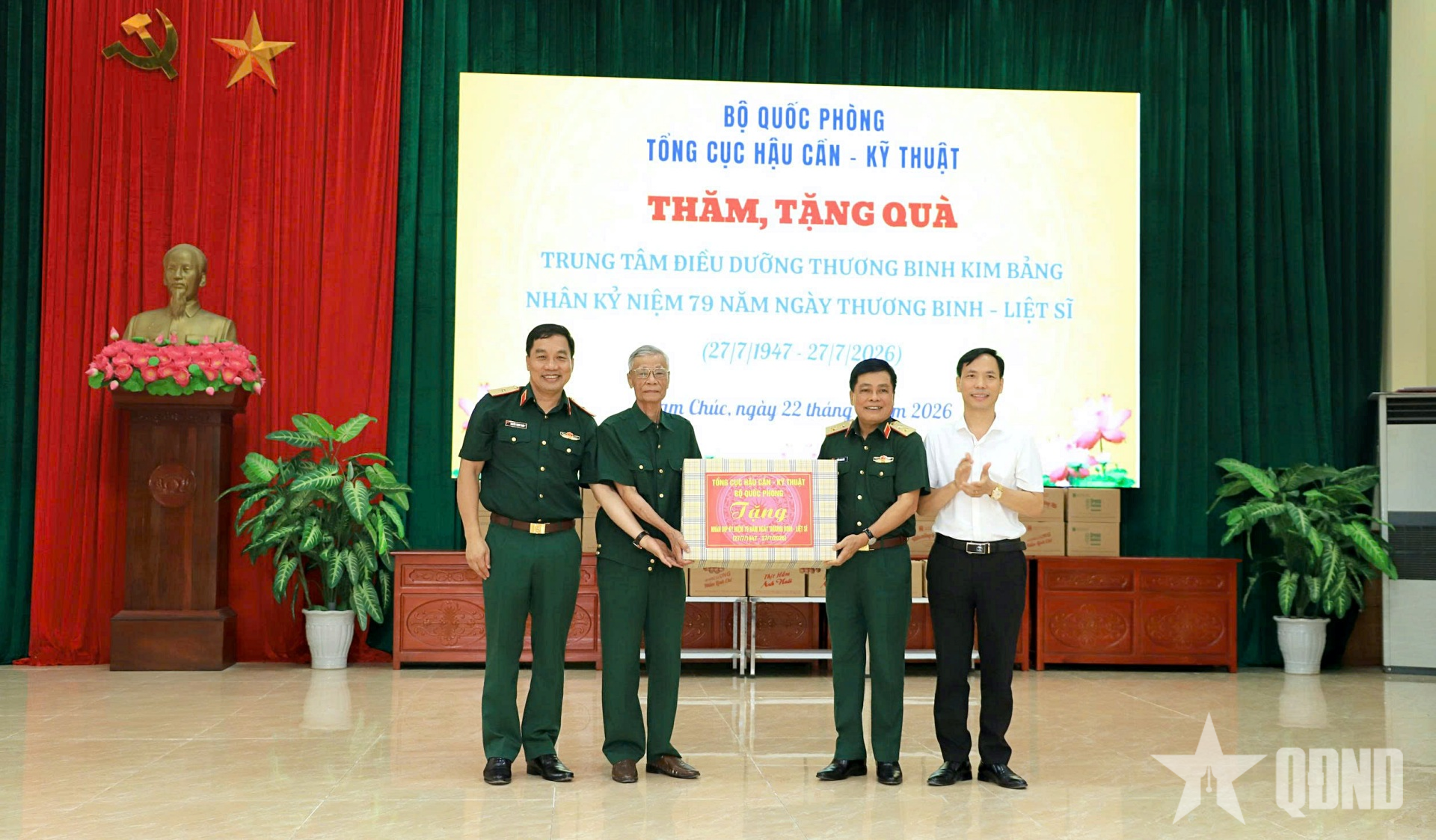 Tổng cục Hậu cần-Kỹ thuật tổ chức thăm, tặng quà tri ân tại Ninh Bình